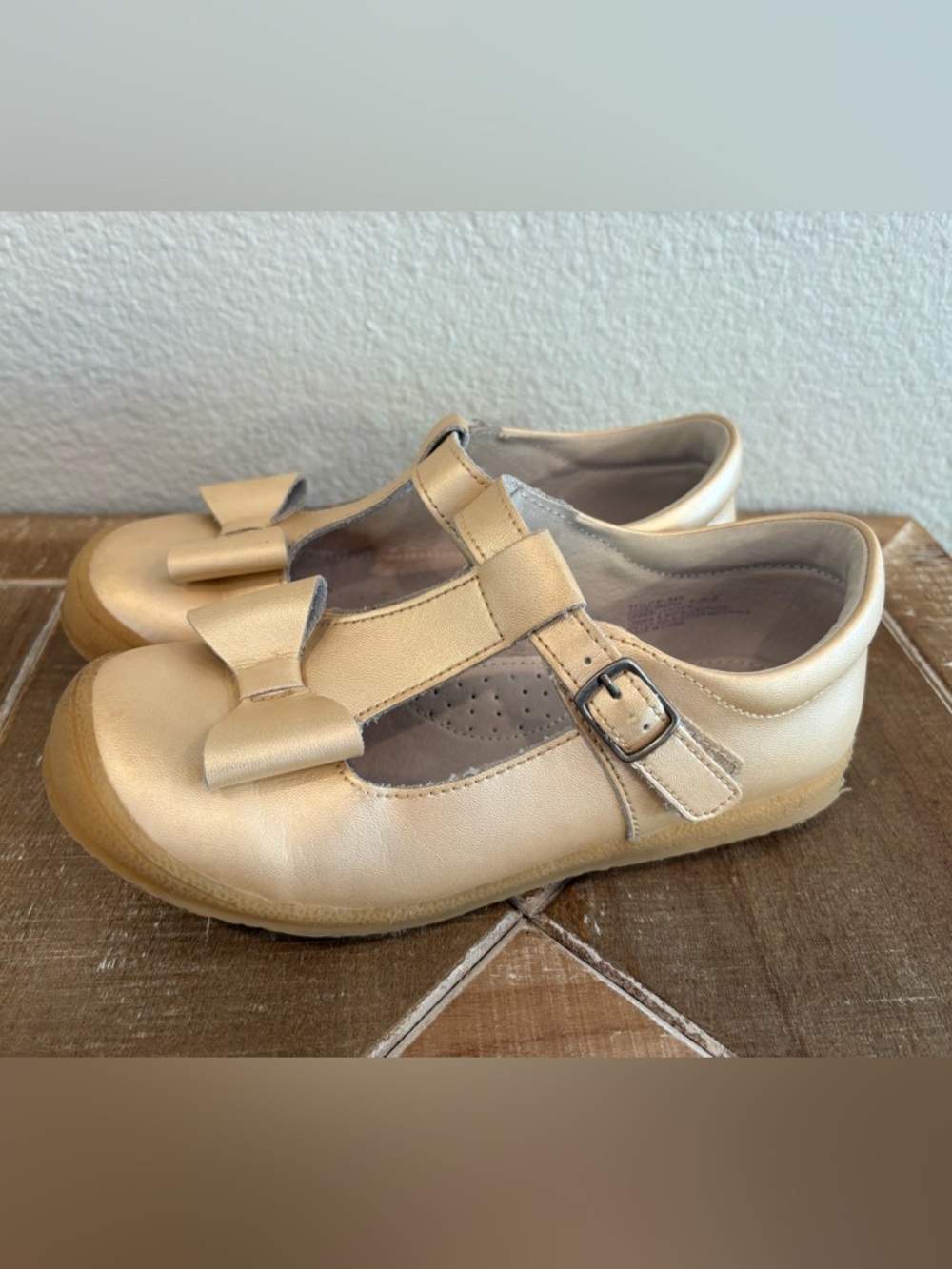 L'Amour Champagne Gold T-Strap Bow Shoes, Big Girl’s Size 2 Lamour